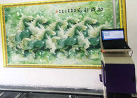 Máquina imprimindo mural da parede de CMYK